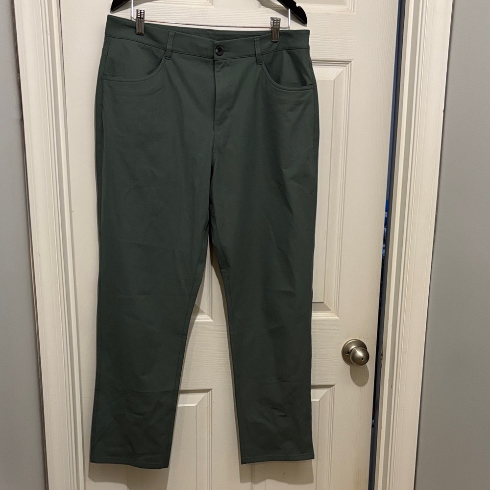 Vuori men’s pants